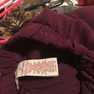 Skirt with split knee high on both sides